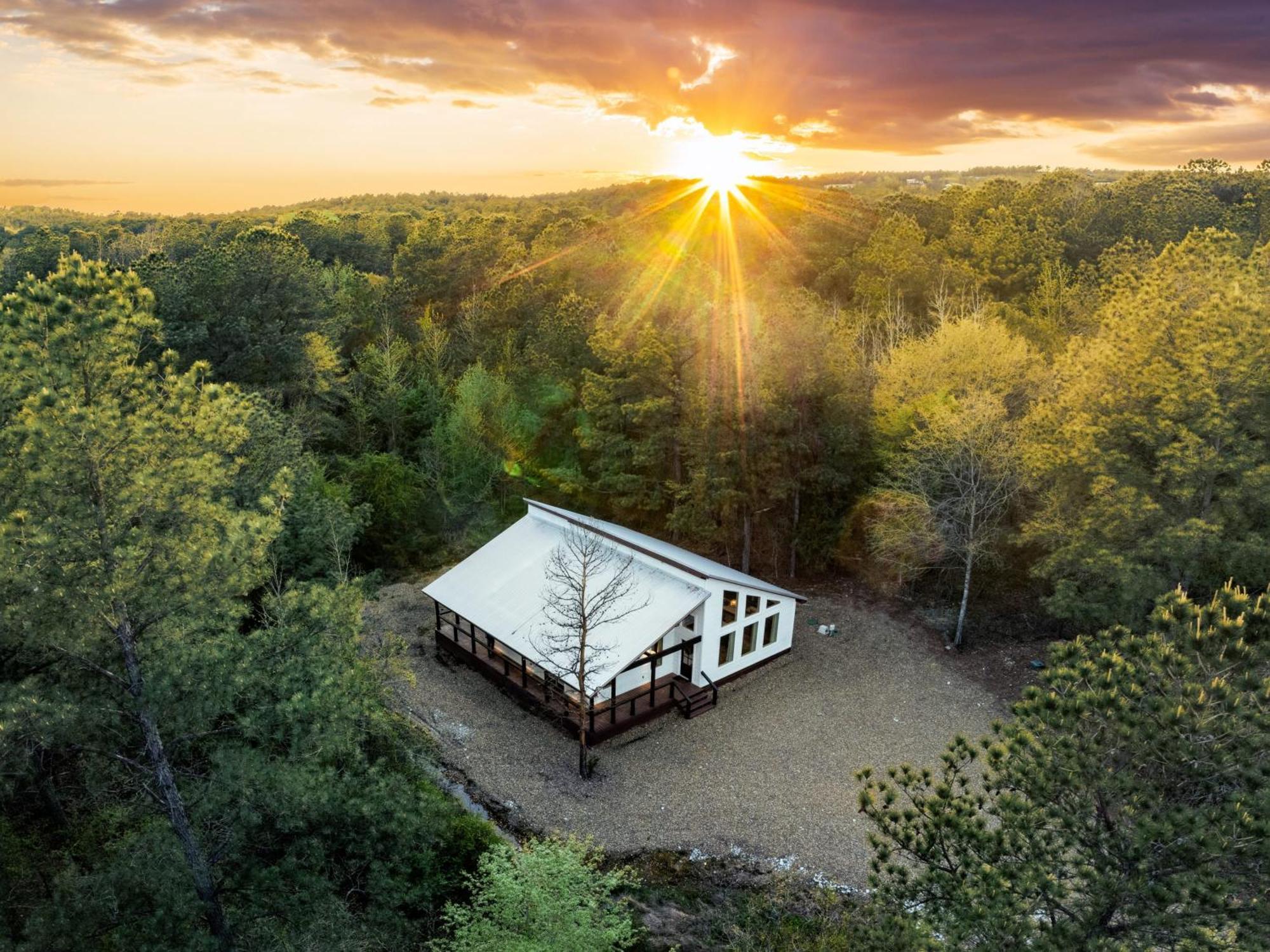 New Farmhouse-Chic Cabin With Hot Tub & Firepit Broken Bow Exterior photo