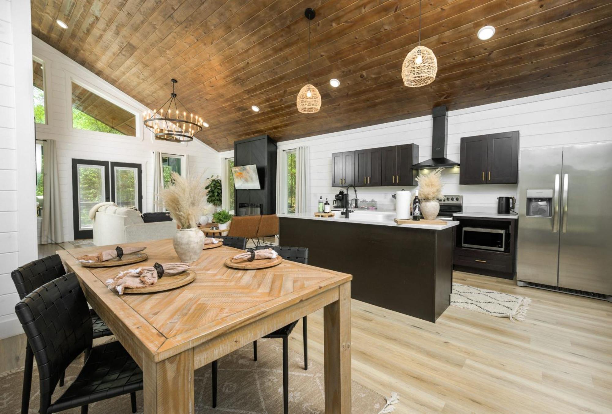 New Farmhouse-Chic Cabin With Hot Tub & Firepit Broken Bow Exterior photo