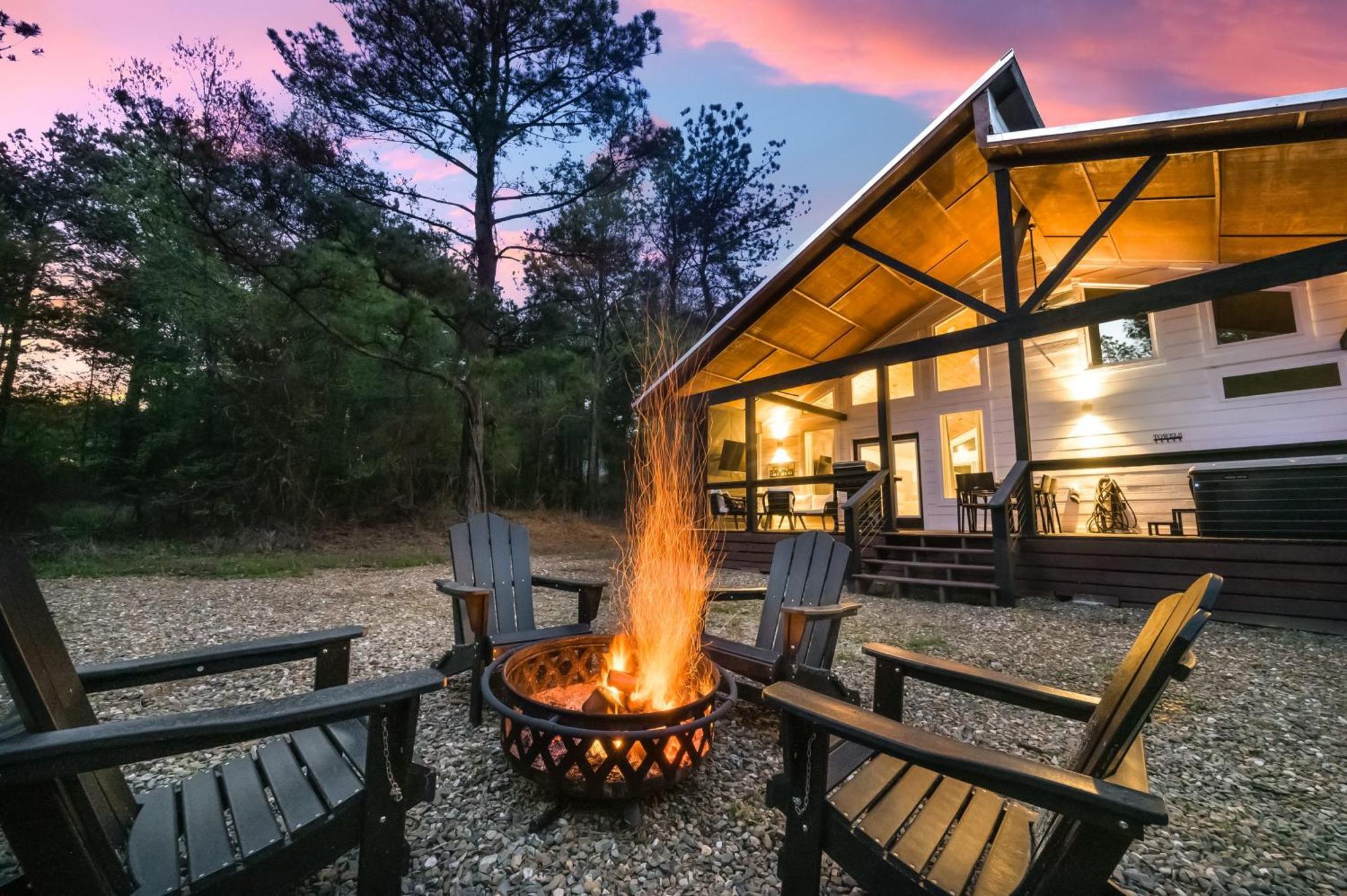 New Farmhouse-Chic Cabin With Hot Tub & Firepit Broken Bow Exterior photo