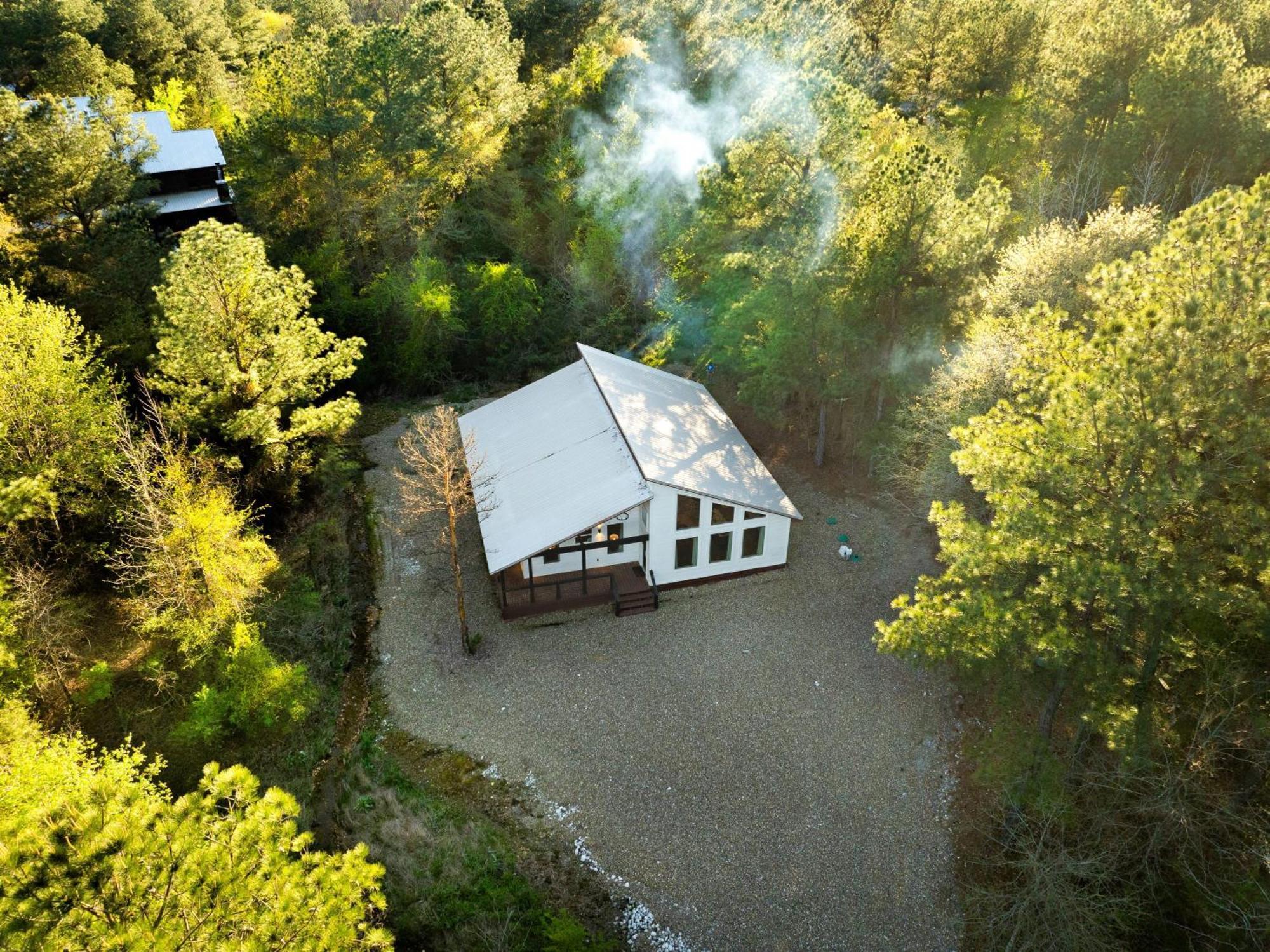 New Farmhouse-Chic Cabin With Hot Tub & Firepit Broken Bow Exterior photo